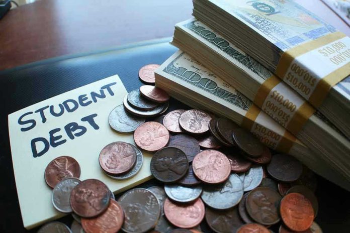 318232658 Note with student debt, coins, and banknotes.