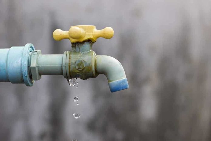 shutterstock_136321157 Close-up of a dripping outdoor water faucet